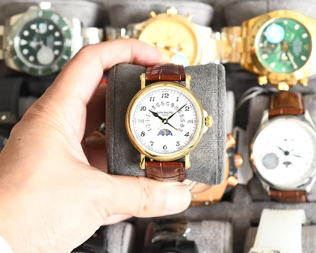 【Top Replica】💰5300! Patek Philippe's classic super complex multi-function 5159 perpetual calendar series watch is elegant! 1⃣️[Wonderful details and advantages] The size of this watch is 38mm. The reasonable size and lug design make it suitable for the public to wear. Whether you have a big wrist or a small wrist, there is no pressure to wear it. Half of it is exposed outside the cuffs when you move. For successful people and business wear, this watch will definitely give you face and confidence. Heart, the feeling of getting started is the comfortable wearing feeling and the weight of a small gold watch. You can all realize that owning it is the real winner in life. This watch is worth [applause][strong][strong][strong][666] 1. Case polishing: In order to pursue the effect of genuine warm and jade-like, PPF watchmakers polish it carefully and work slowly to produce fine work. 2. The connection mechanism between the stamped cover and the shell has a crisp feel that is comparable to the genuine product, and the stamped back cover improves the waterproof performance. 3. The scales and hands are treated with the latest precious metal plating process, and the effect is even better. 4. "Pot lid type" slightly convex sapphire watch mirror, the shape is consistent with the original product, the effect is transparent, and the time can be clearly distinguished. 5. The precious metal stamp is three-dimensional and standard, clear and vivid! 2⃣️【Leading the era of all-in-one computers】Using a customized version of Cal.324 all-in-one computer - thinner, more stable, and more like. The most important thing is that the degree of simulation has skyrocketed. 3⃣️【Strap】Classic Italian calfskin strap with clear texture and good texture. Paired with the top Patek Philippe lantern clasp on the market, it is universal and original without any pressure. Let it have more design elements of formal Patek Philippe [strong][666][666][666]! PPF. Factory is elegant and enduring, timeless classic, low-key and perfect, a gentleman in the watch! Welcome for your tasting! Each watch is delivered with a dedicated adjustment needle, in order to make the majority of watch lovers trust that this high-end product is worth owning🔥